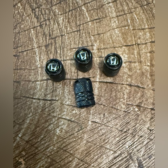 COPY - 4PCS Car Tire Valve Stem Caps, Air Caps Cover, Universal for Cars, SUVs,… - Picture 2 of 2